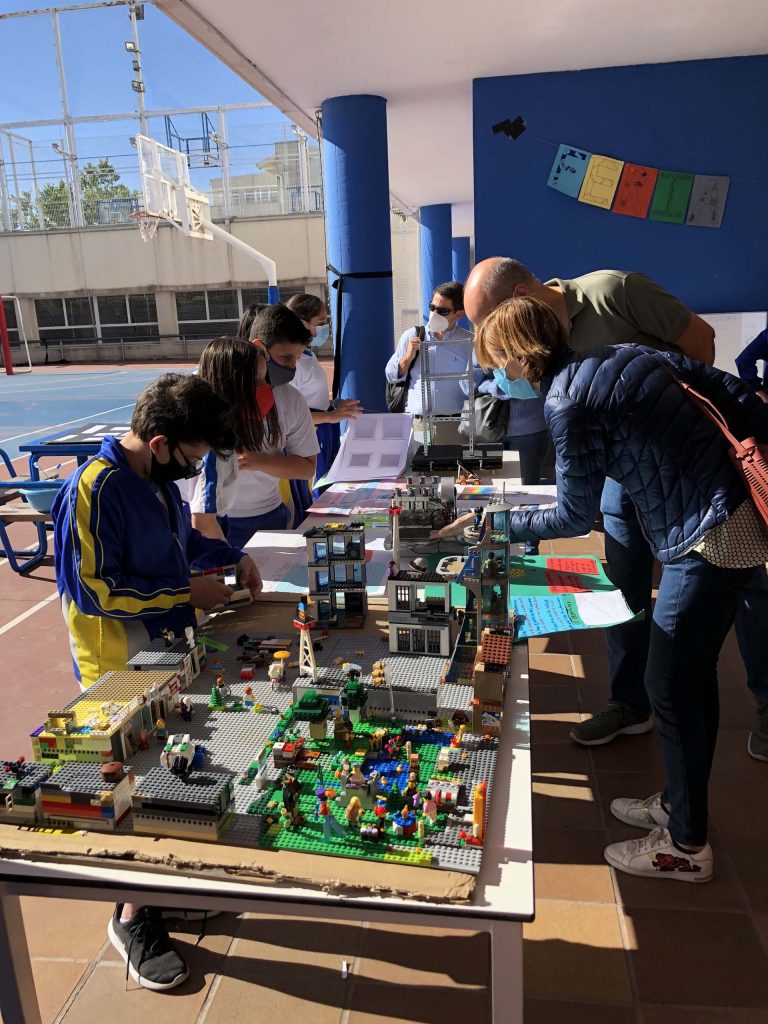 feria de ciencias patio del colegio
